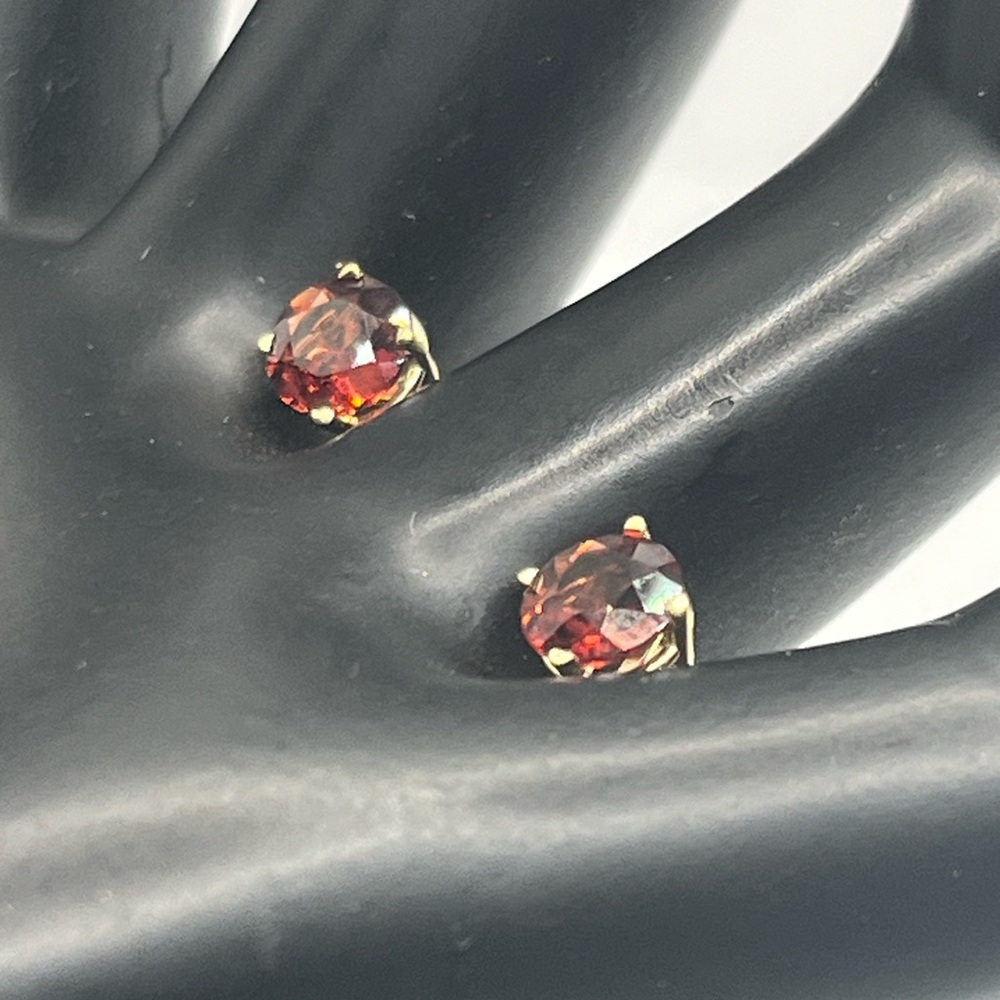 14k yellow gold red stone solitaire stud earrings 4 prong - Picture 7 of 16